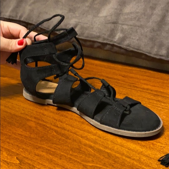 Old navy black gladiator sandals - Picture 4 of 4
